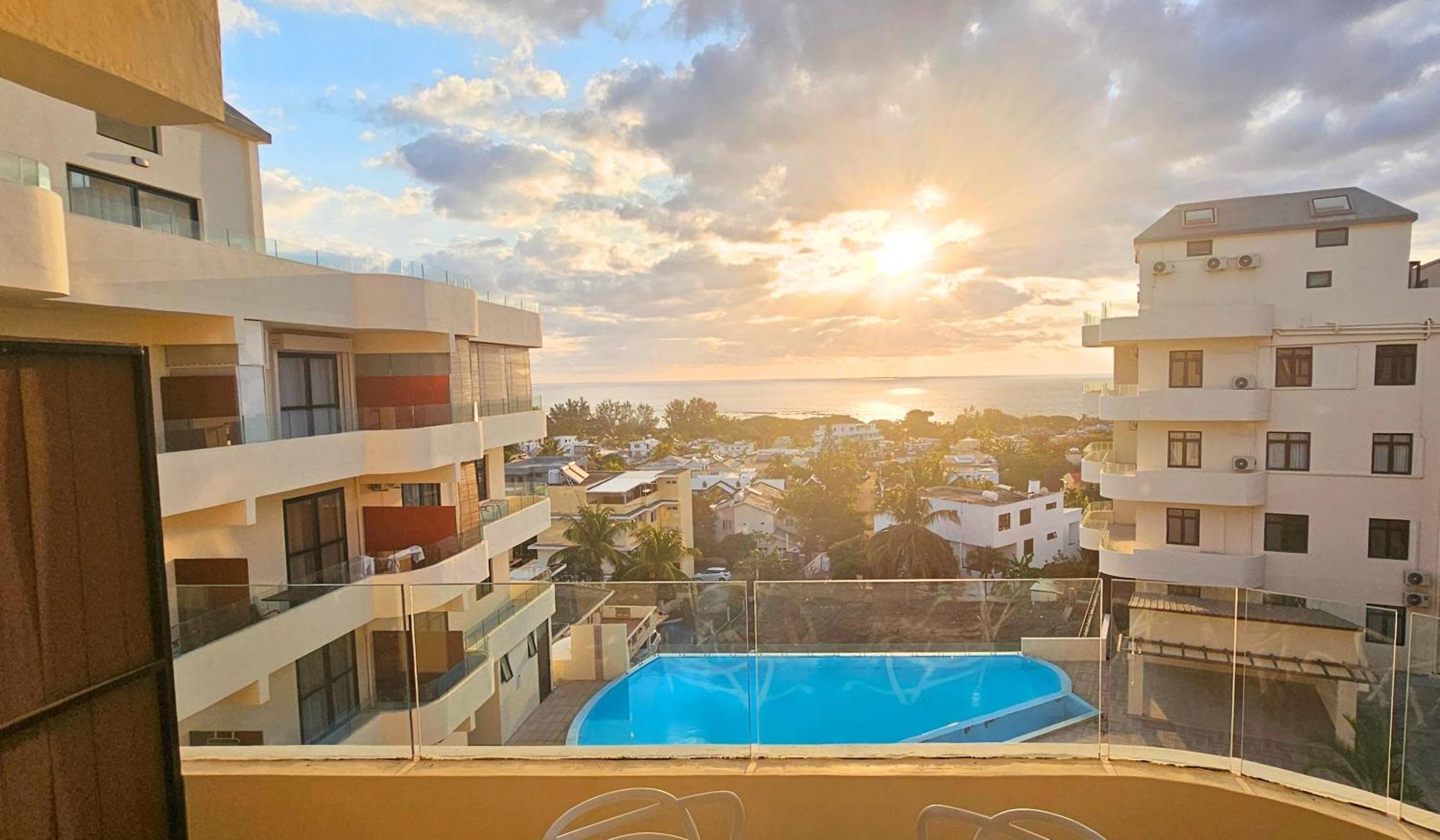 Zen Retreat With Stunning Sea Views And Sunsets Apartment Flic en Flac Exterior photo
