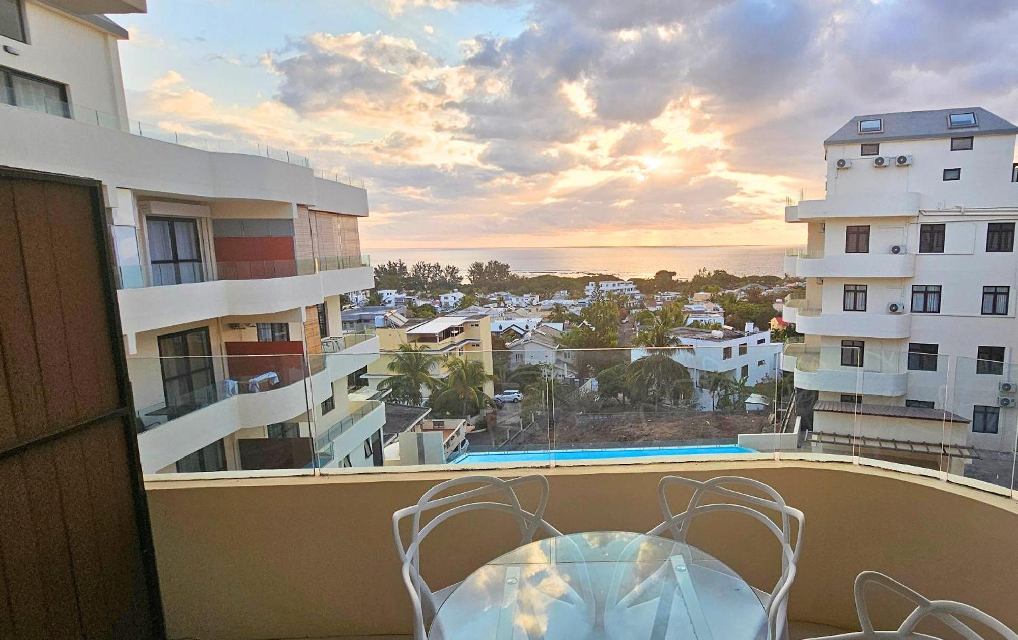 Zen Retreat With Stunning Sea Views And Sunsets Apartment Flic en Flac Exterior photo